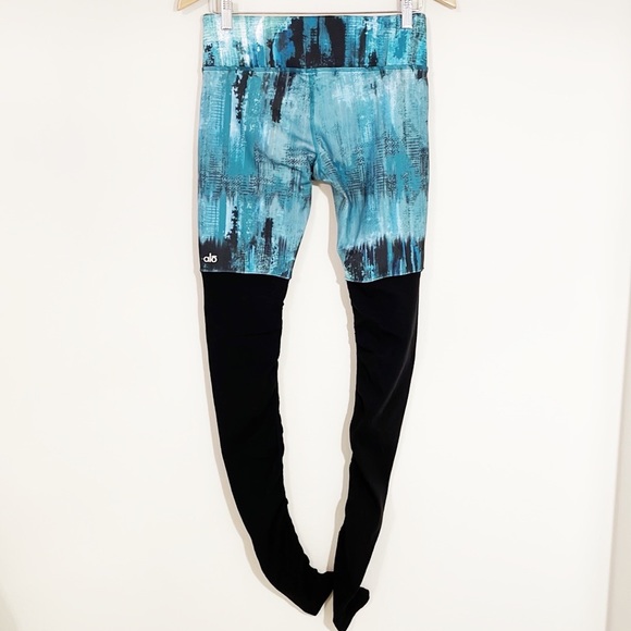 ALO Yoga Goddess Ribbed Leggings Blue Abstract  & Black Leg Warmers Size M - Picture 7 of 8